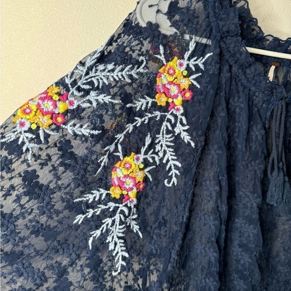 Free People Navy Embroidered Jubilee Floral Lace Peasant Top stretch siz… - Picture 4 of 11